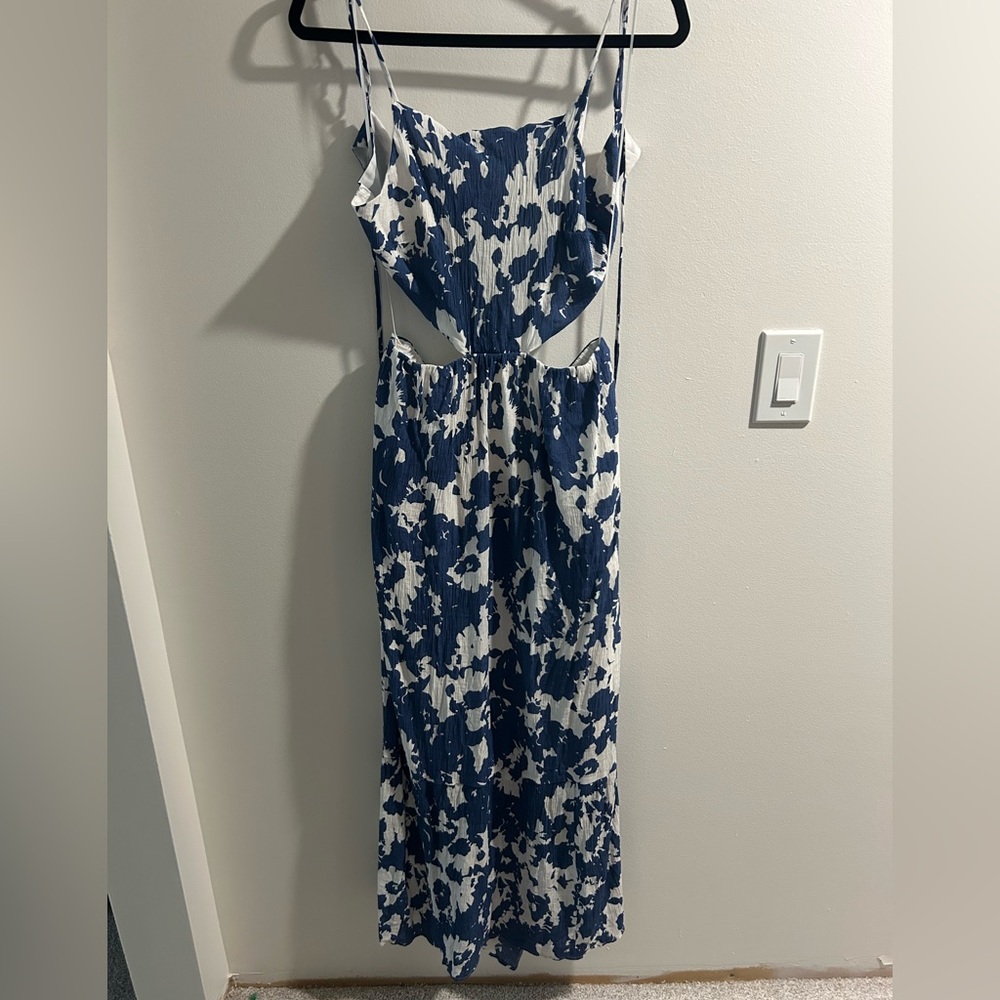 Abercrombie & Fitch White and Navy Apparel